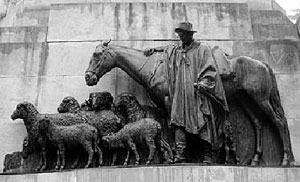 Гаучо, пасущий овец. Оформление пьедестала одного из памятников в Монтевидео